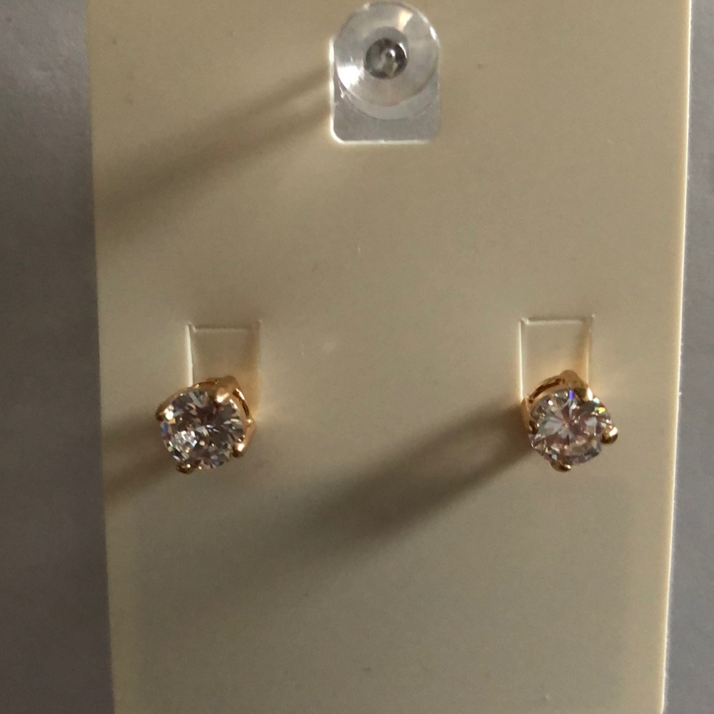 gold colour stud